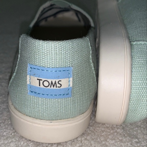 Brand New Mint Green TOMS Shoes size 9 - Picture 2 of 2